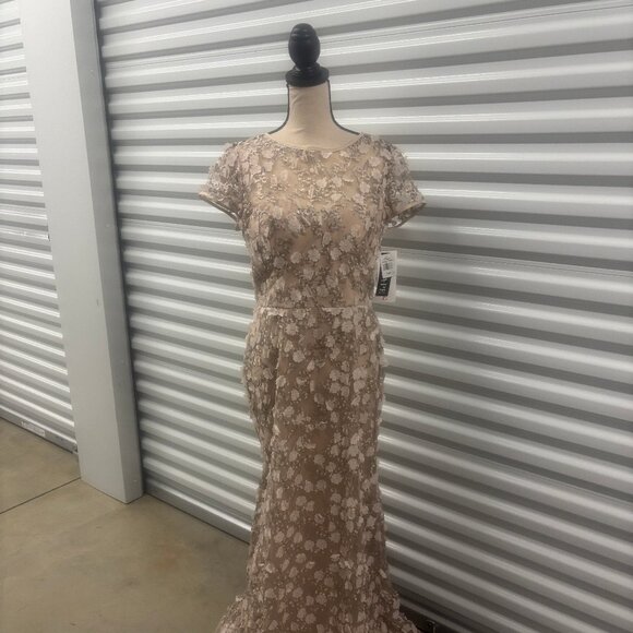 ✨ Xscape 14P Petite Nude 3D Floral Appliqué Evening Gown ✨ - Picture 1 of 8